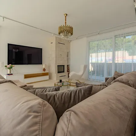 Posh Zadarvillas Vila *