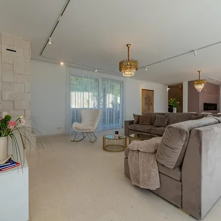 别墅 Posh Zadarvillas *