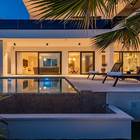 Posh Zadarvillas 别墅